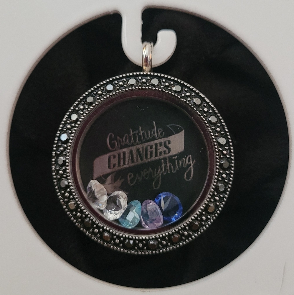 ORIGAMI OWL ROUND SILVERTONE LOCKET